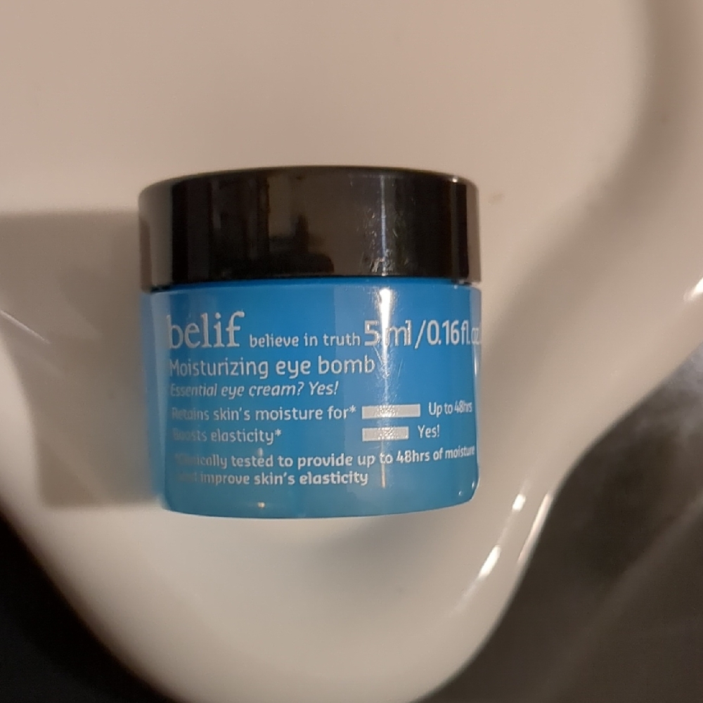Belif Moisturizing Eye Bomb - Blue
